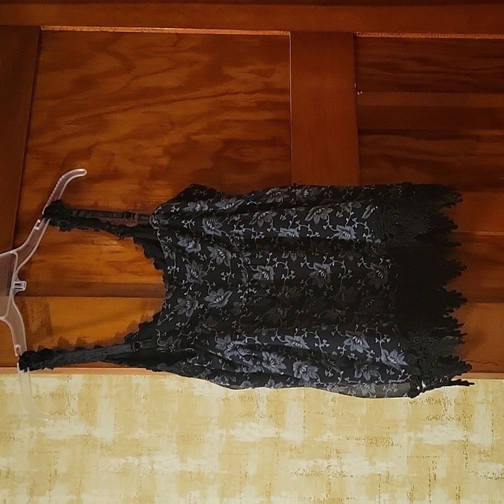 EUC APT 9 BLACK AND WHITE TANK - Picture 2 of 9